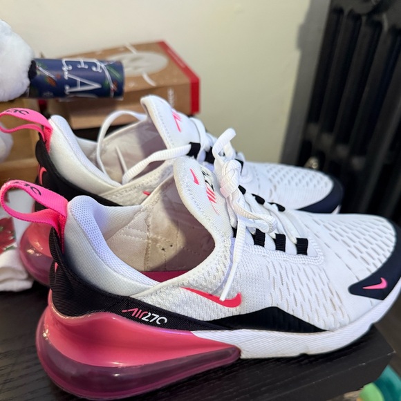 Women’s Nike air 270 Sneakers - Picture 2 of 6